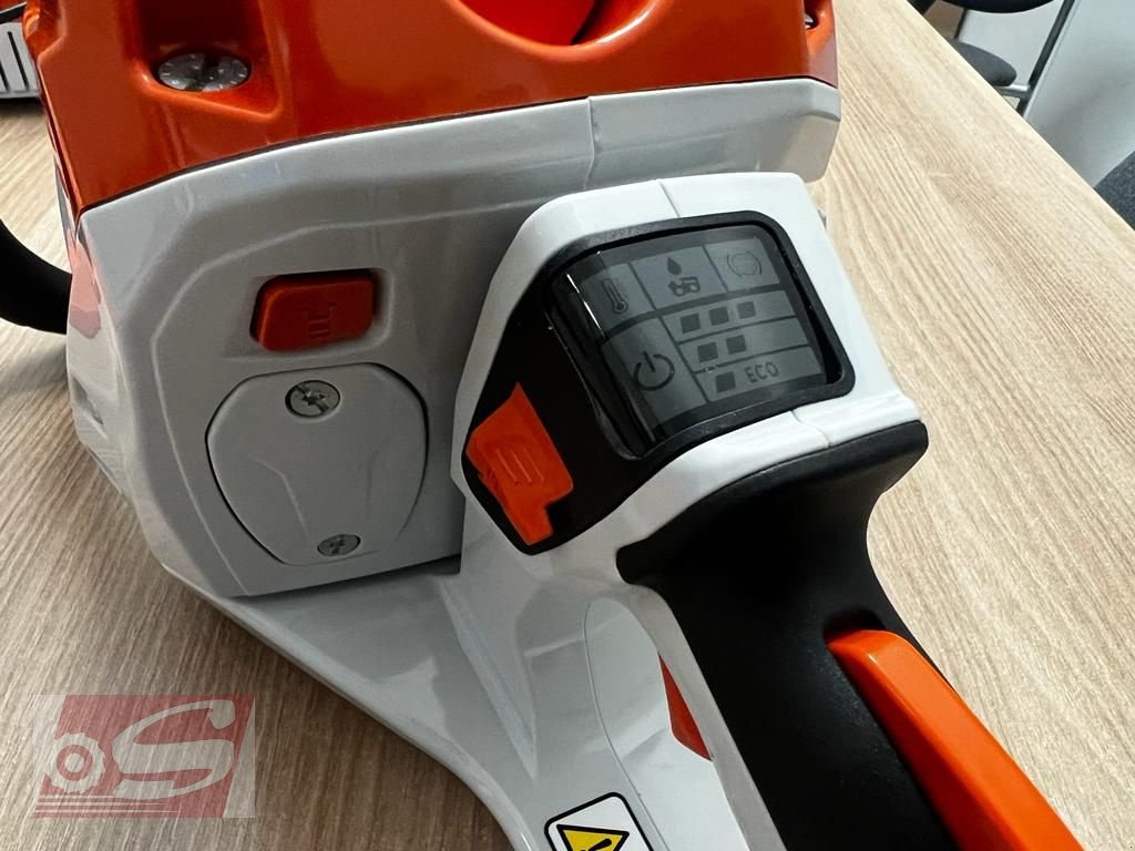 Motorsäge of the type Stihl MSA 300 C-O, Neumaschine in Offenhausen (Picture 4)