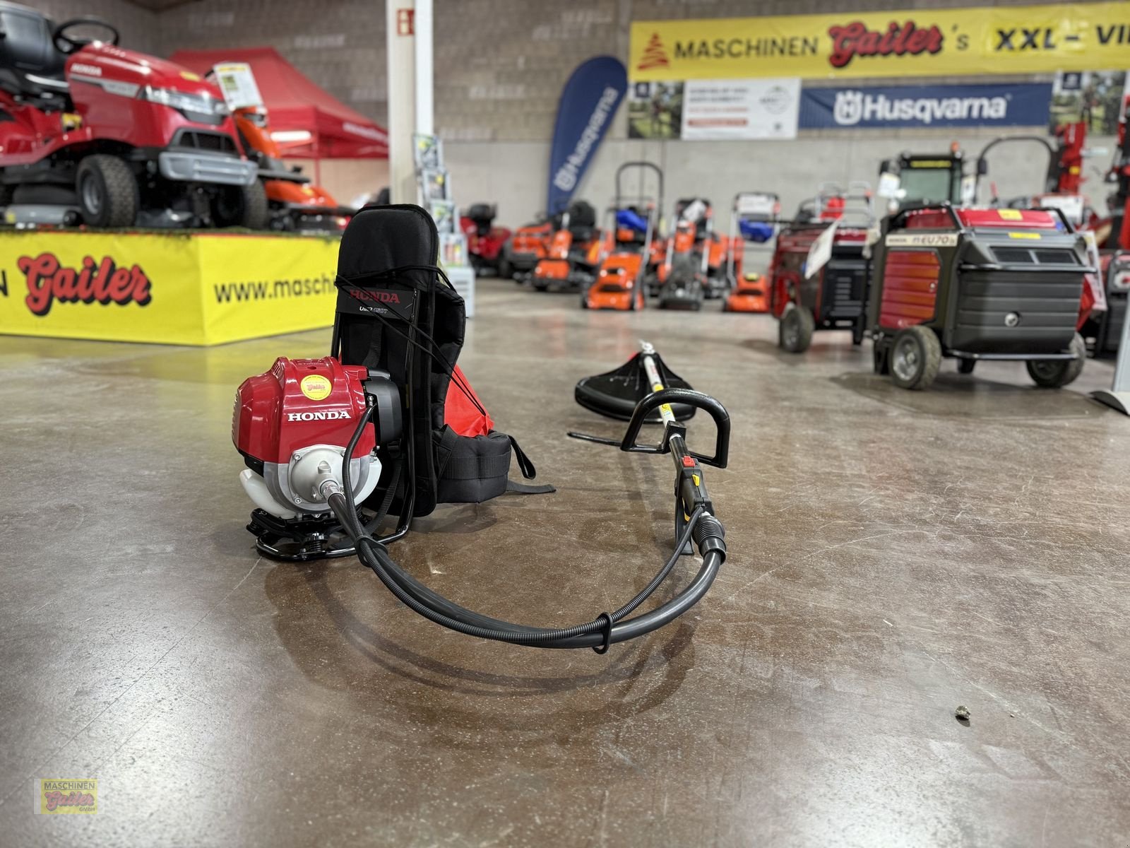 Motorsense des Typs Honda UMR 450 Freischneider mit 50cm³ Honda 4 Takt, Neumaschine in Kötschach (Bild 1)