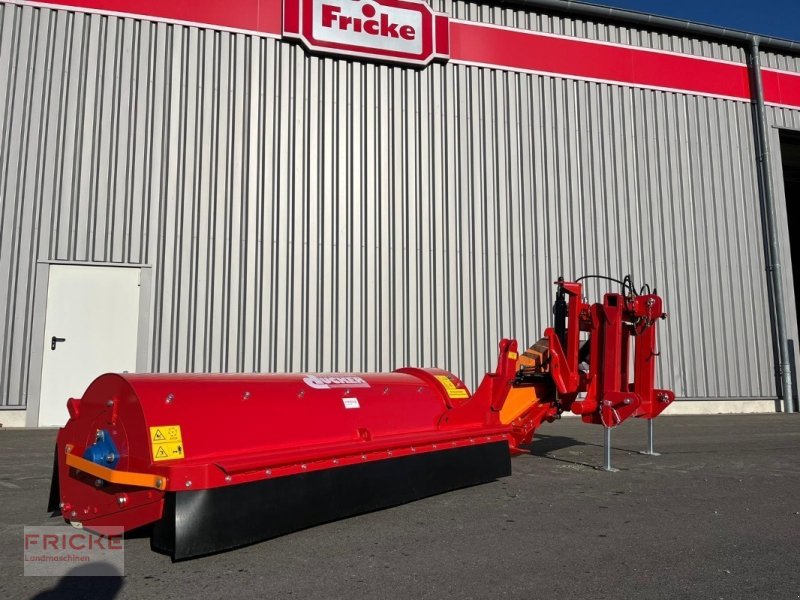 Mulcher Türe ait Dücker USM 21, Neumaschine içinde Demmin