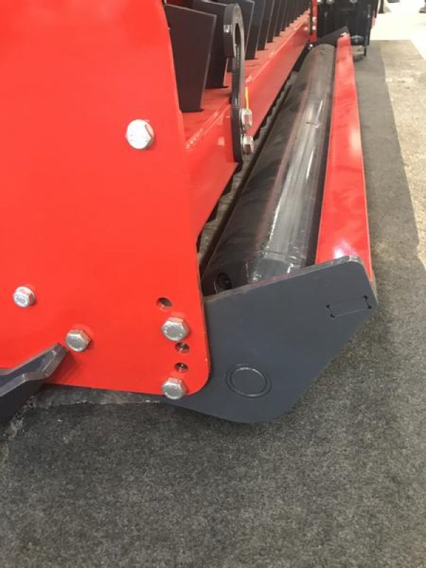 Mulcher des Typs Minos Agri Mulcher T-DSPH 2400 **NEU**, Neumaschine in Münstermaifeld (Bild 16)