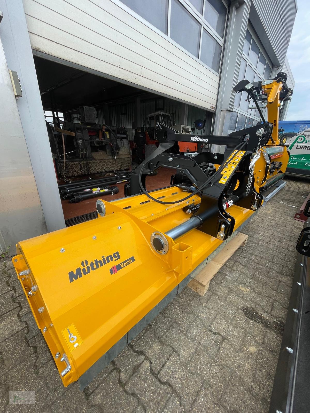 Mulcher of the type Müthing MU-M 280, Neumaschine in Bad Kötzting (Picture 2)