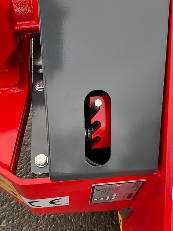 Mulcher of the type Omarv Böschungsmulcher Seitenmulcher Schlegelmulcher Mulcher Mähe, Gebrauchtmaschine in Schmallenberg (Picture 8)