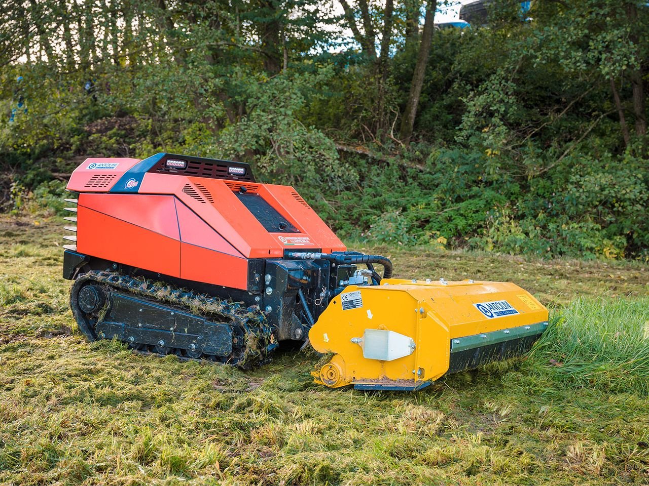 Mulcher του τύπου Reil & Eichinger Mulchraupe Funkraupe AV28 Abverkauf Mietparkmaschine -sofort-, Gebrauchtmaschine σε Nittenau (Φωτογραφία 8)