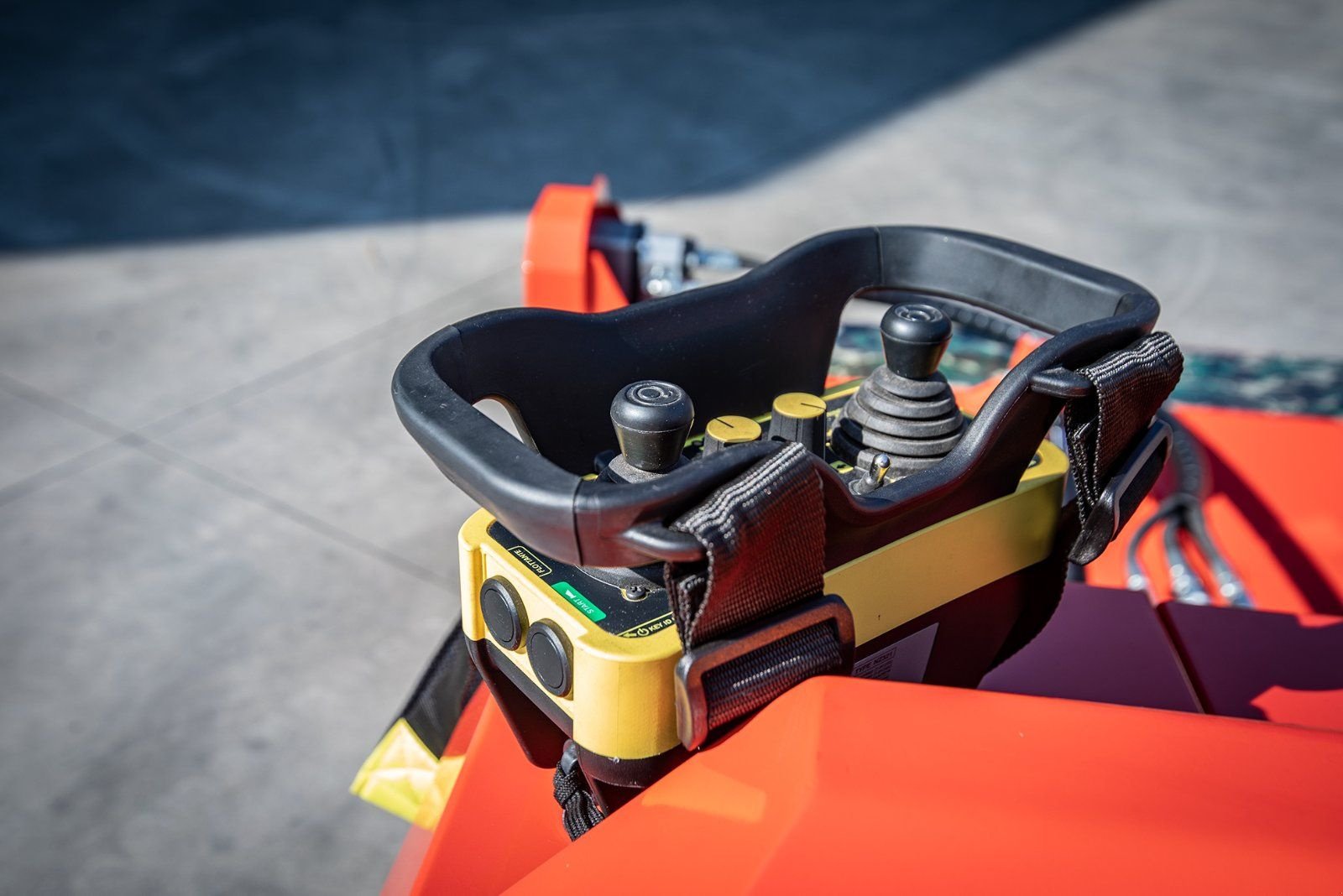 Mulcher του τύπου Reil & Eichinger Mulchraupe Funkraupe AV28 Abverkauf Mietparkmaschine -sofort-, Gebrauchtmaschine σε Nittenau (Φωτογραφία 10)