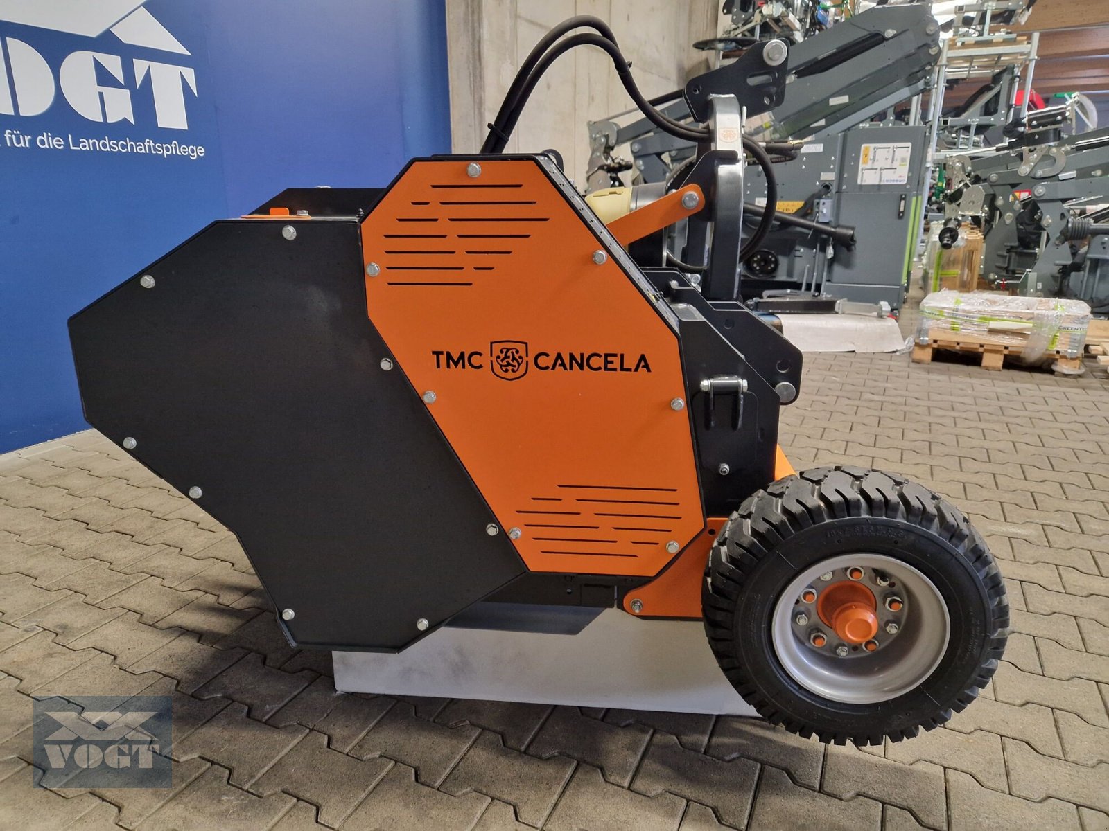 Mulcher типа TMC Cancela TVJ-150 Mulcher mit Pick-Up für Obst-und Weinbau-Lagergerät, Neumaschine в Schmallenberg (Фотография 3)