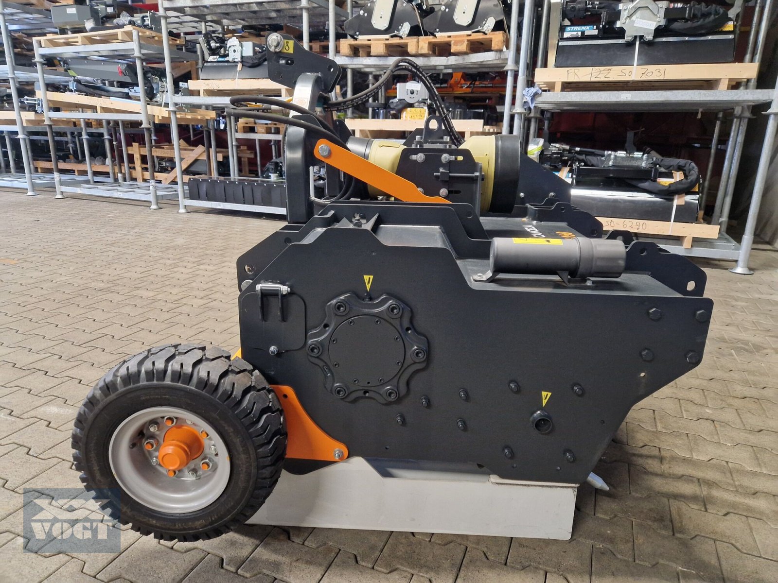 Mulcher типа TMC Cancela TVJ-150 Mulcher mit Pick-Up für Obst-und Weinbau-Lagergerät, Neumaschine в Schmallenberg (Фотография 11)