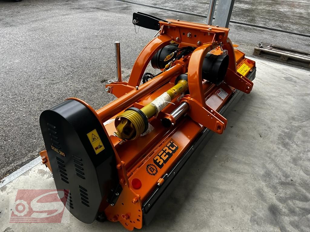 Mulchgerät & Häckselgerät des Typs Berti DUAL 280, Neumaschine in Offenhausen (Bild 4)