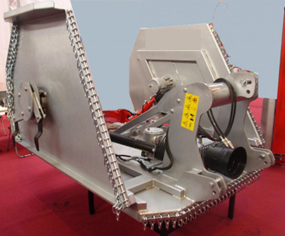 Mulchgerät & Häckselgerät des Typs Conpexim Kettenmulcher VEN-Sepik hydr. klappbar, Neumaschine in Apetlon (Bild 1)