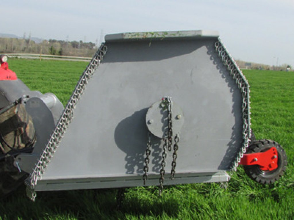Mulchgerät & Häckselgerät des Typs Conpexim Kettenmulcher VEN-Sepik hydr. klappbar, Neumaschine in Apetlon (Bild 3)