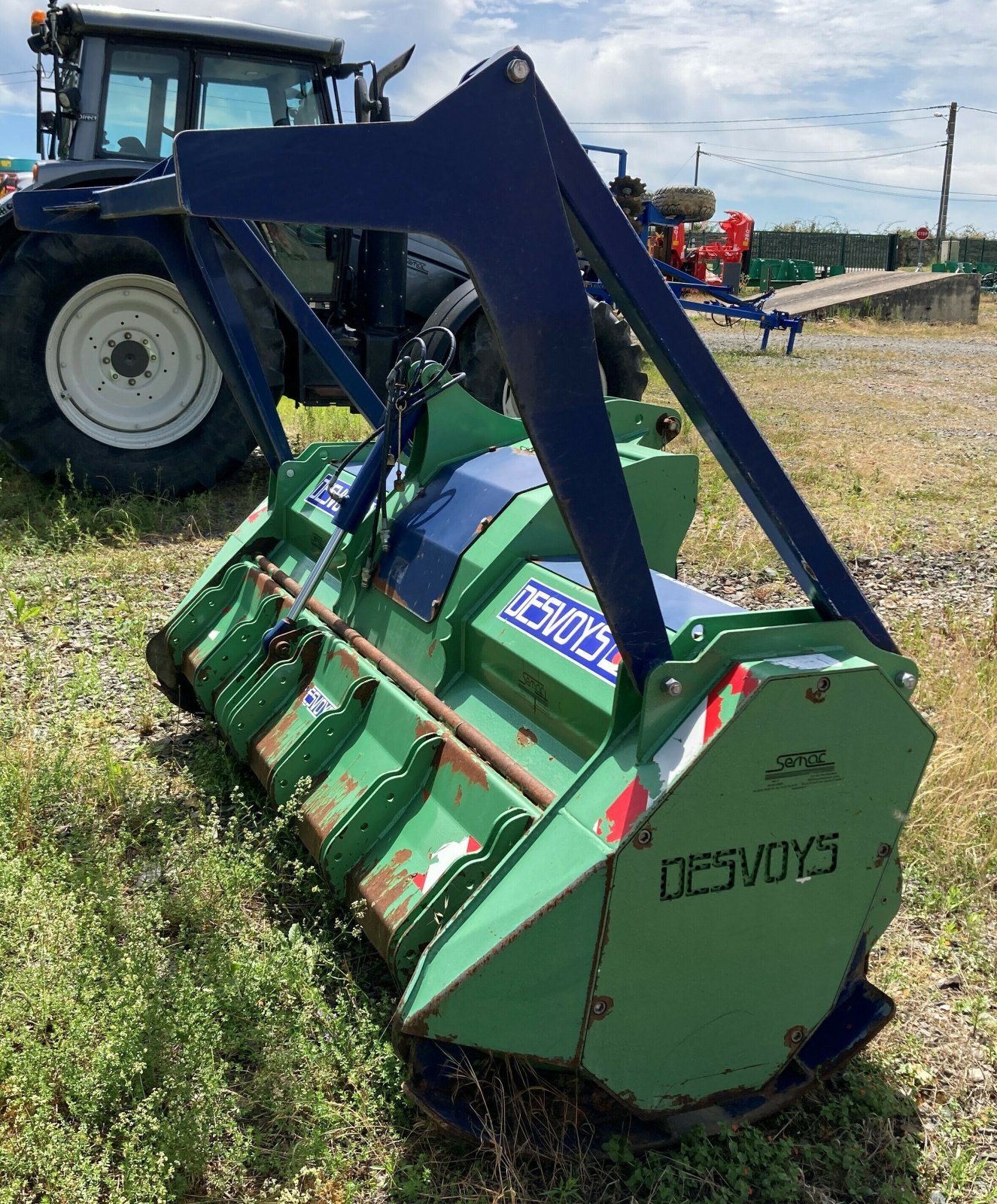 Mulchgerät & Häckselgerät des Typs Desvoys BROYEUR FORESTIER BH, Gebrauchtmaschine in ST CLEMENT DE LA PLACE (Bild 4)