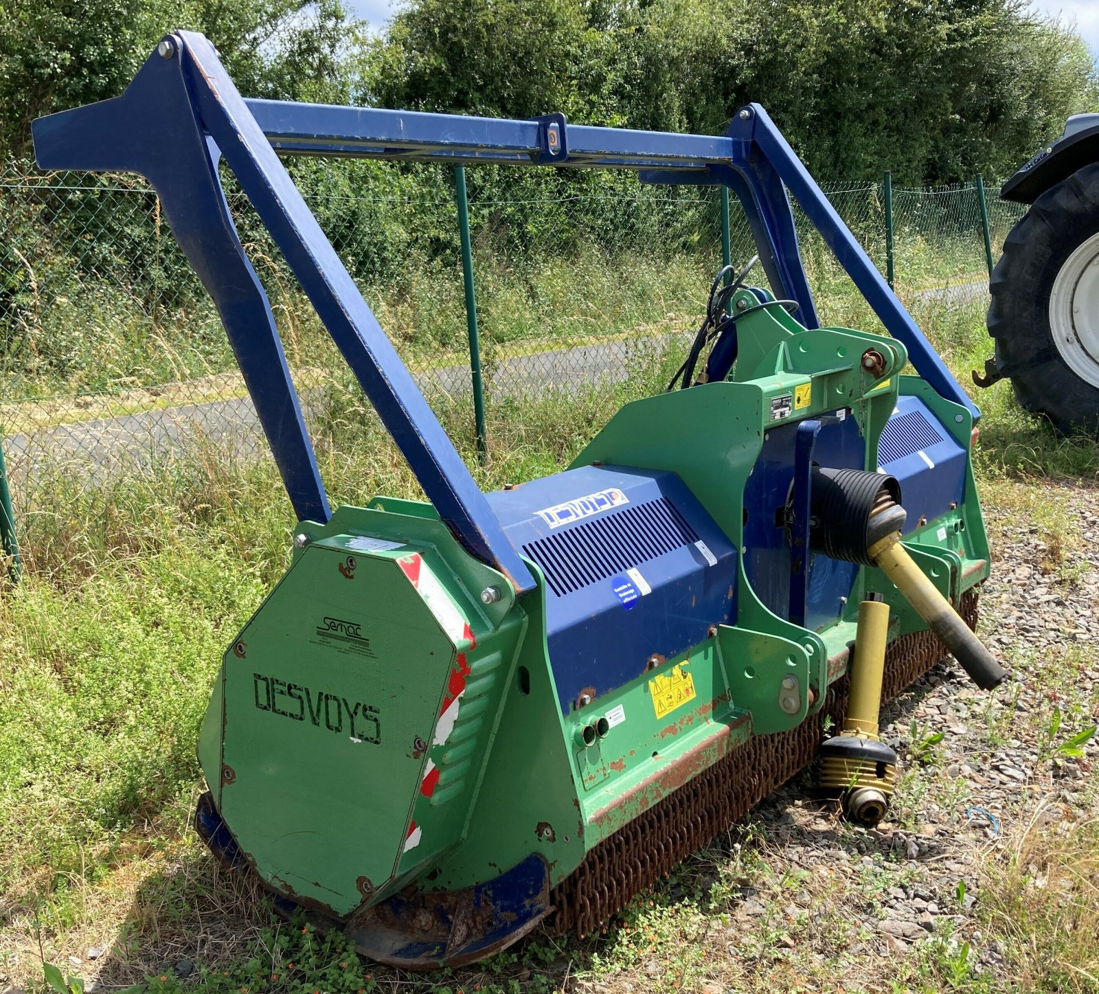 Mulchgerät & Häckselgerät des Typs Desvoys BROYEUR FORESTIER BH, Gebrauchtmaschine in ST CLEMENT DE LA PLACE (Bild 3)