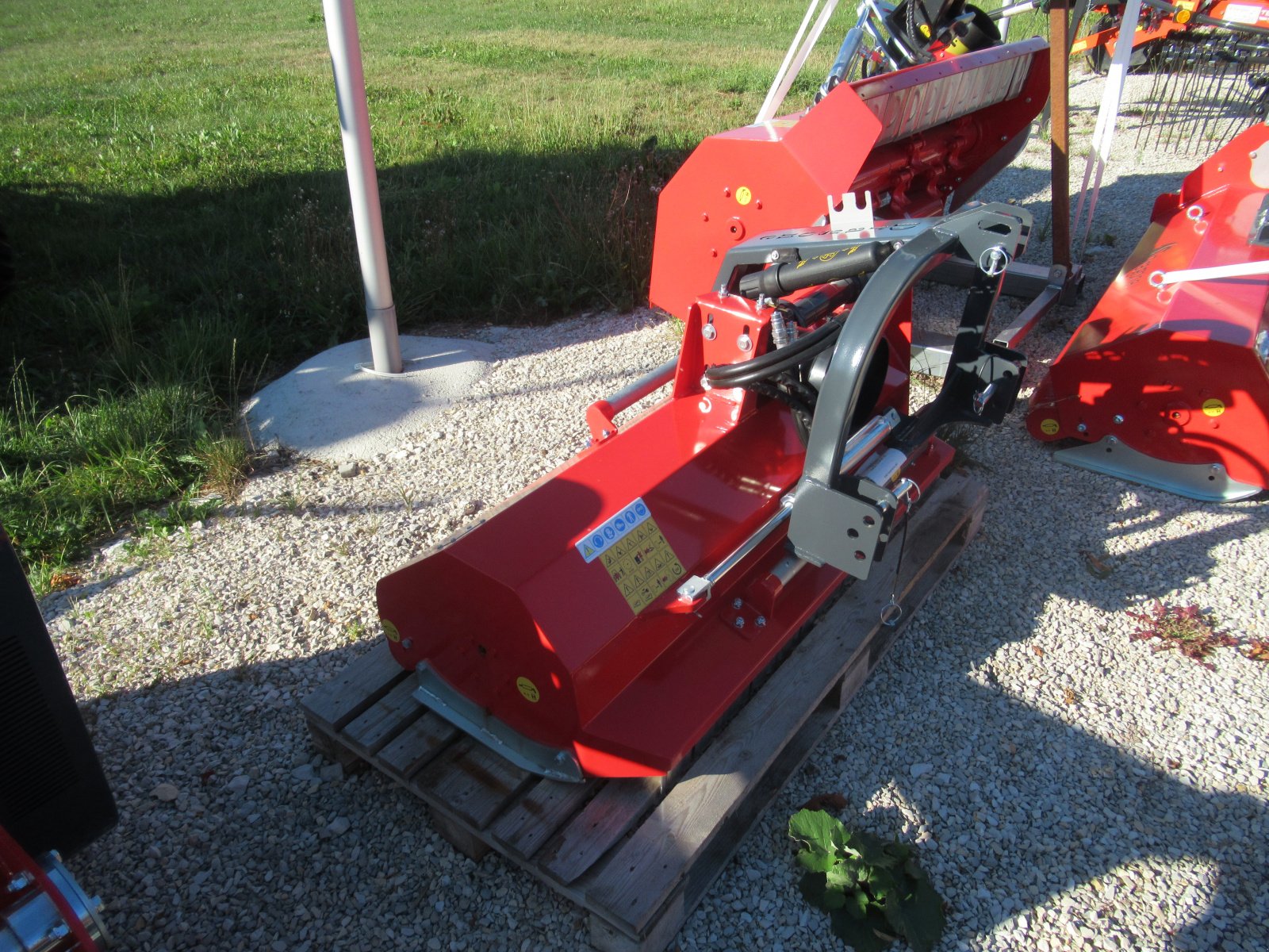 Mulchgerät & Häckselgerät des Typs DRAGONE L 130, Neumaschine in Waischenfeld (Bild 3)
