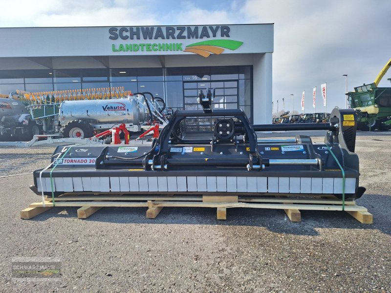 Mulchgerät & Häckselgerät des Typs Fliegl SM Tornado 3000, Neumaschine in Gampern (Bild 1)