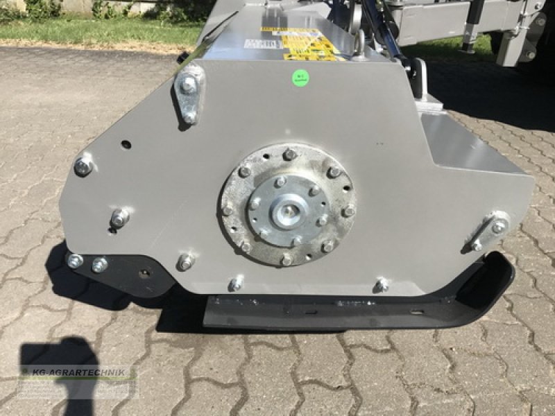 Mulchgerät & Häckselgerät του τύπου KG-AGRAR KG-Böschungsmulcher Mulchgerät 1,40m-2,40m, Neumaschine σε Langensendelbach (Φωτογραφία 23)