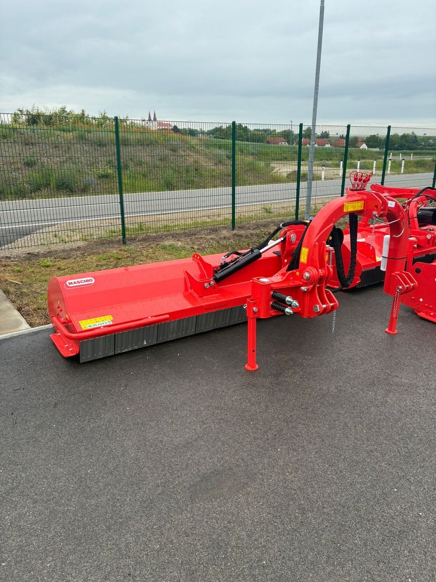 Mulchgerät & Häckselgerät typu Maschio Giraffa XXL, Neumaschine v Grund (Obrázek 1)