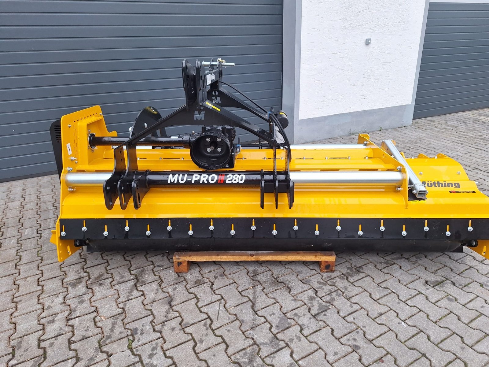 Mulchgerät & Häckselgerät des Typs Müthing MUM 280 Pro SONDERPREIS, Neumaschine in Bogen (Bild 1)