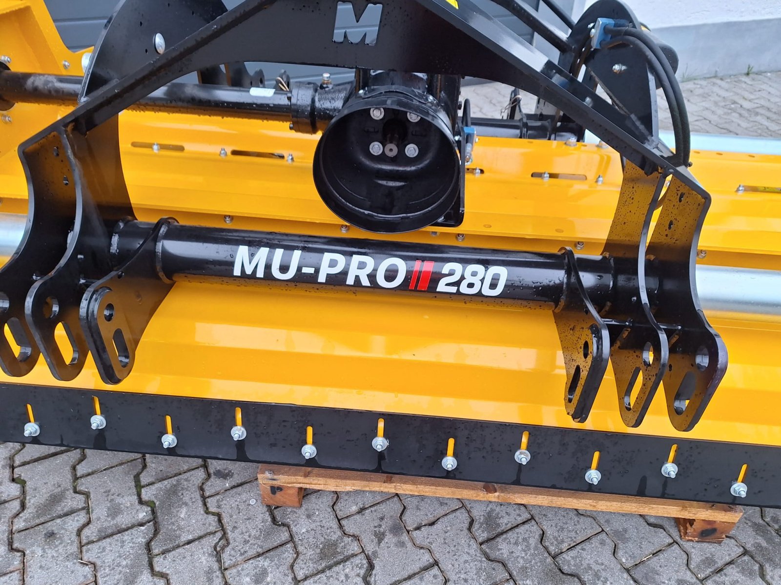Mulchgerät & Häckselgerät des Typs Müthing MUM 280 Pro SONDERPREIS, Neumaschine in Bogen (Bild 5)