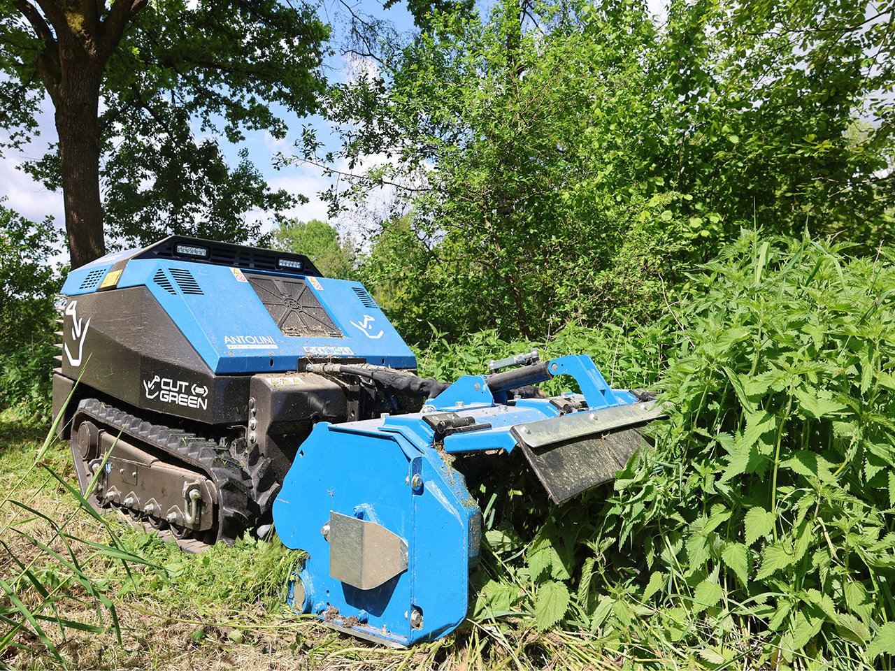 Mulchgerät & Häckselgerät Türe ait Reil & Eichinger Funkgesteuerte Raupe Cutgreen 25, Neumaschine içinde Nittenau (resim 8)