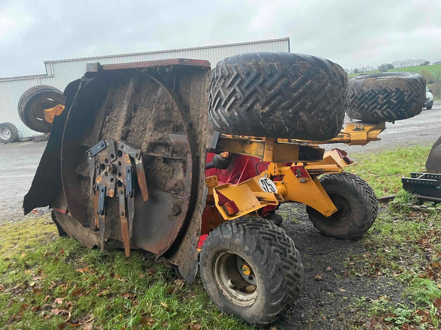 Mulchgerät & Häckselgerät типа Sonstige Broyeur de végétaux G5400 . Gyrax, Gebrauchtmaschine в SAINT CLAIR SUR ELLE (Фотография 7)