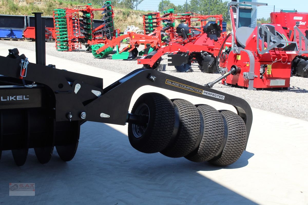 Mulchgerät & Häckselgerät des Typs Sonstige Celikel Silowalze Blackout 3000 + Seitenverdicht, Neumaschine in Eberschwang (Bild 7)