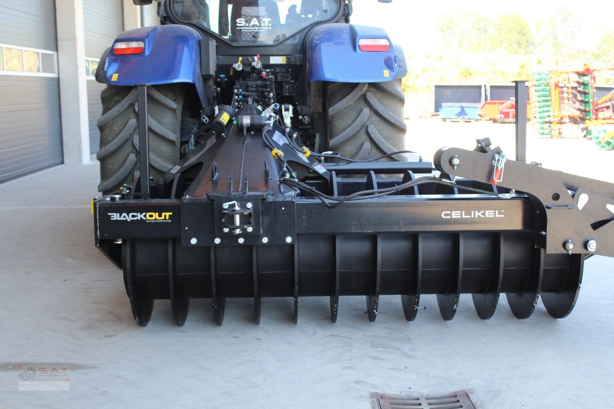 Mulchgerät & Häckselgerät des Typs Sonstige Celikel Silowalze Blackout 3000 + Seitenverdicht, Neumaschine in Eberschwang (Bild 5)