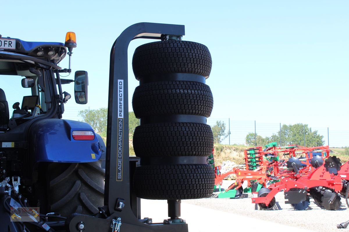 Mulchgerät & Häckselgerät des Typs Sonstige Celikel Silowalze Blackout 3000 + Seitenverdicht, Neumaschine in Eberschwang (Bild 24)