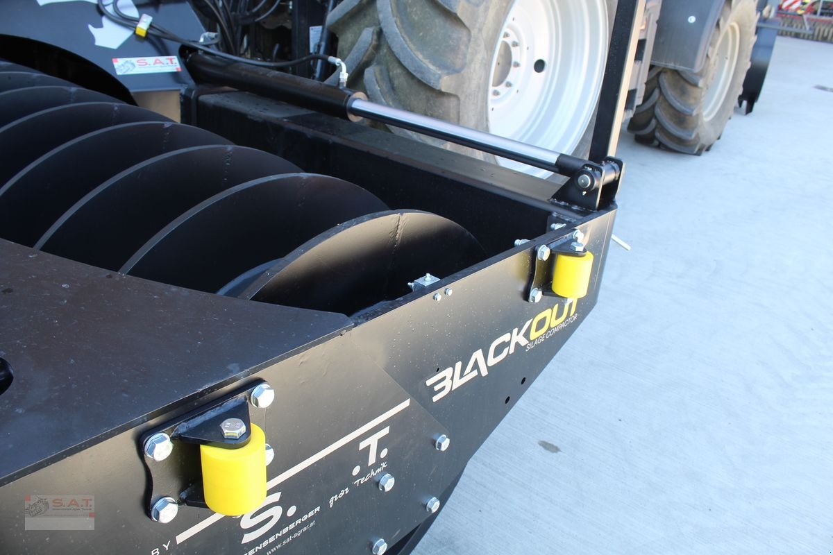 Mulchgerät & Häckselgerät des Typs Sonstige Celikel Silowalze Blackout 3000 + Seitenverdicht, Neumaschine in Eberschwang (Bild 12)