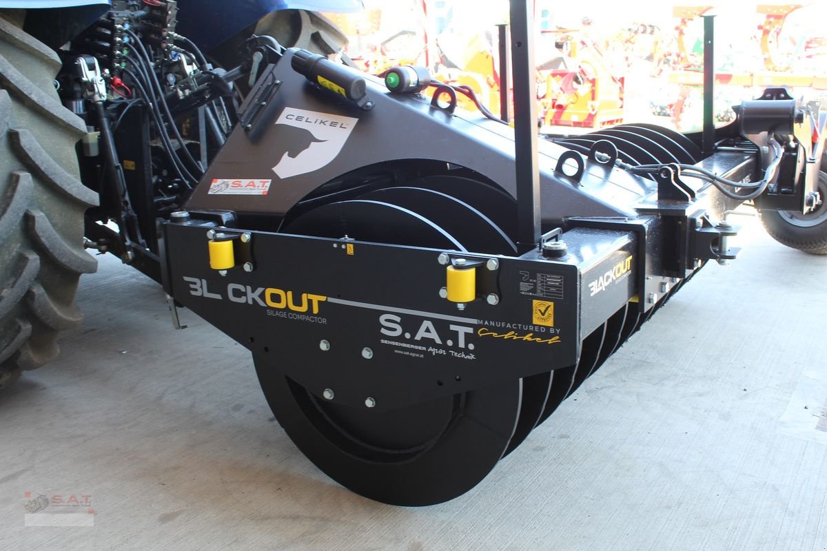 Mulchgerät & Häckselgerät des Typs Sonstige Celikel Silowalze Blackout 3000 + Seitenverdicht, Neumaschine in Eberschwang (Bild 19)