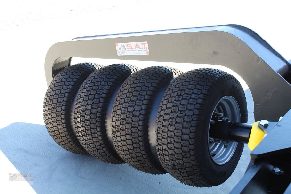 Mulchgerät & Häckselgerät des Typs Sonstige Celikel Silowalze Blackout 3000 + Seitenverdicht, Neumaschine in Eberschwang (Bild 16)