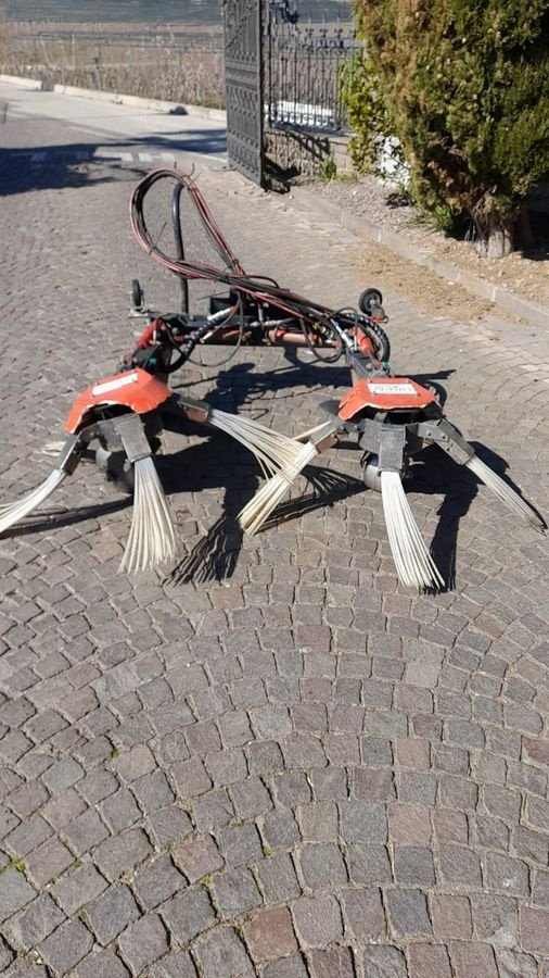 Mulchgerät & Häckselgerät Türe ait Sonstige HMF FU 162 mit Frontbesen Vimas - GZ2439, Gebrauchtmaschine içinde Eppan (BZ) (resim 2)
