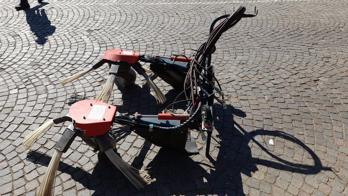 Mulchgerät & Häckselgerät Türe ait Sonstige HMF FU 162 mit Frontbesen Vimas - GZ2439, Gebrauchtmaschine içinde Eppan (BZ) (resim 5)