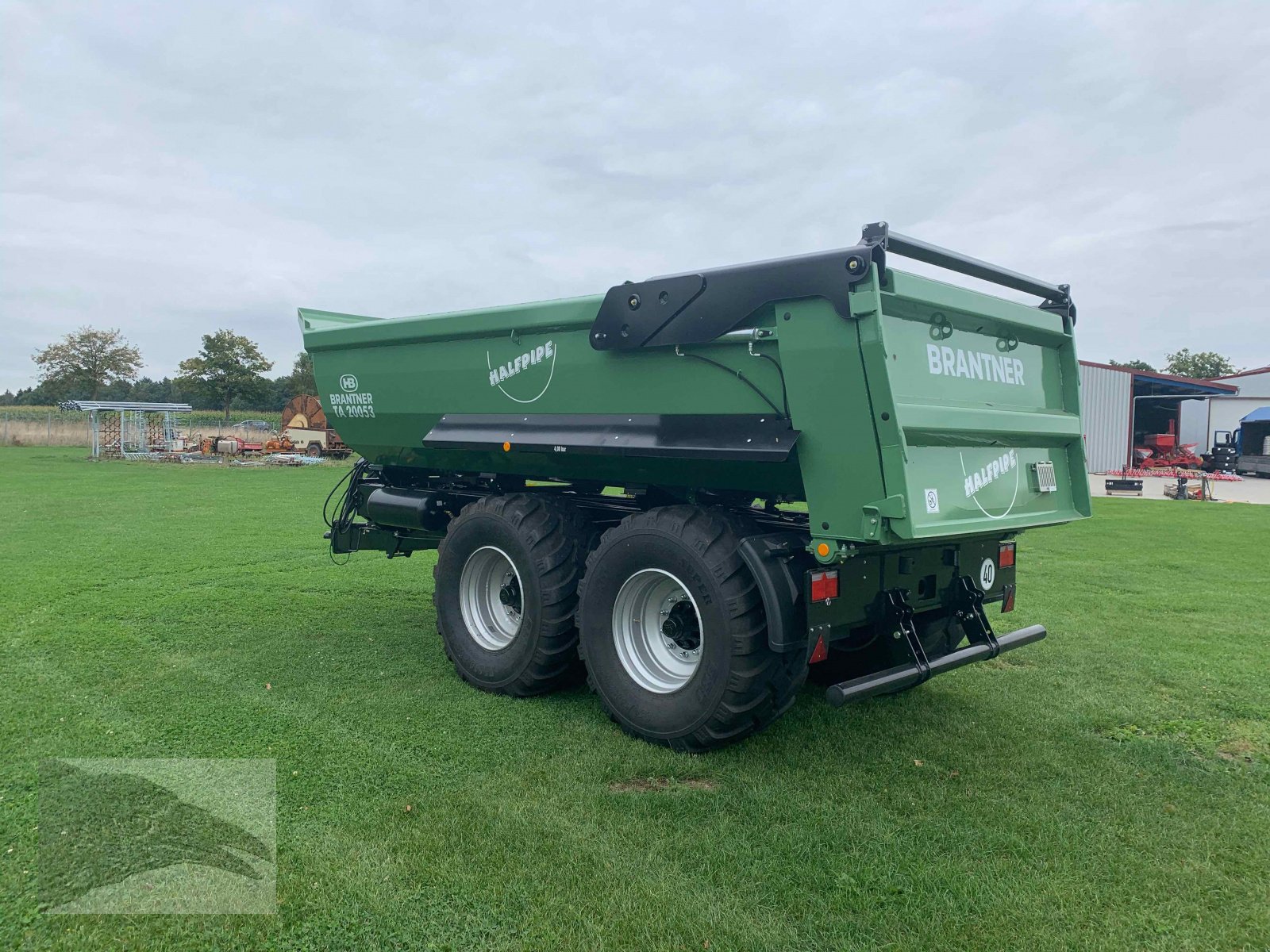 Muldenkipper des Typs Brantner Schwerlastmulde 22 to, Mietmaschine in Südheide (Bild 1)