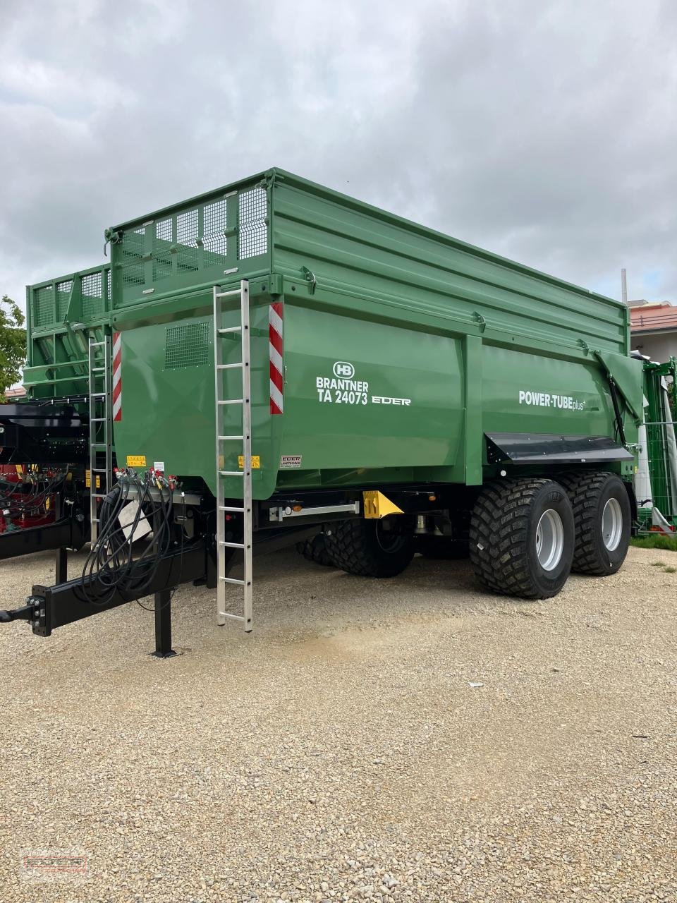 Muldenkipper des Typs Brantner TA 24073/2 Power-Tube +, Neumaschine in Luizhausen-Lonsee (Bild 1)