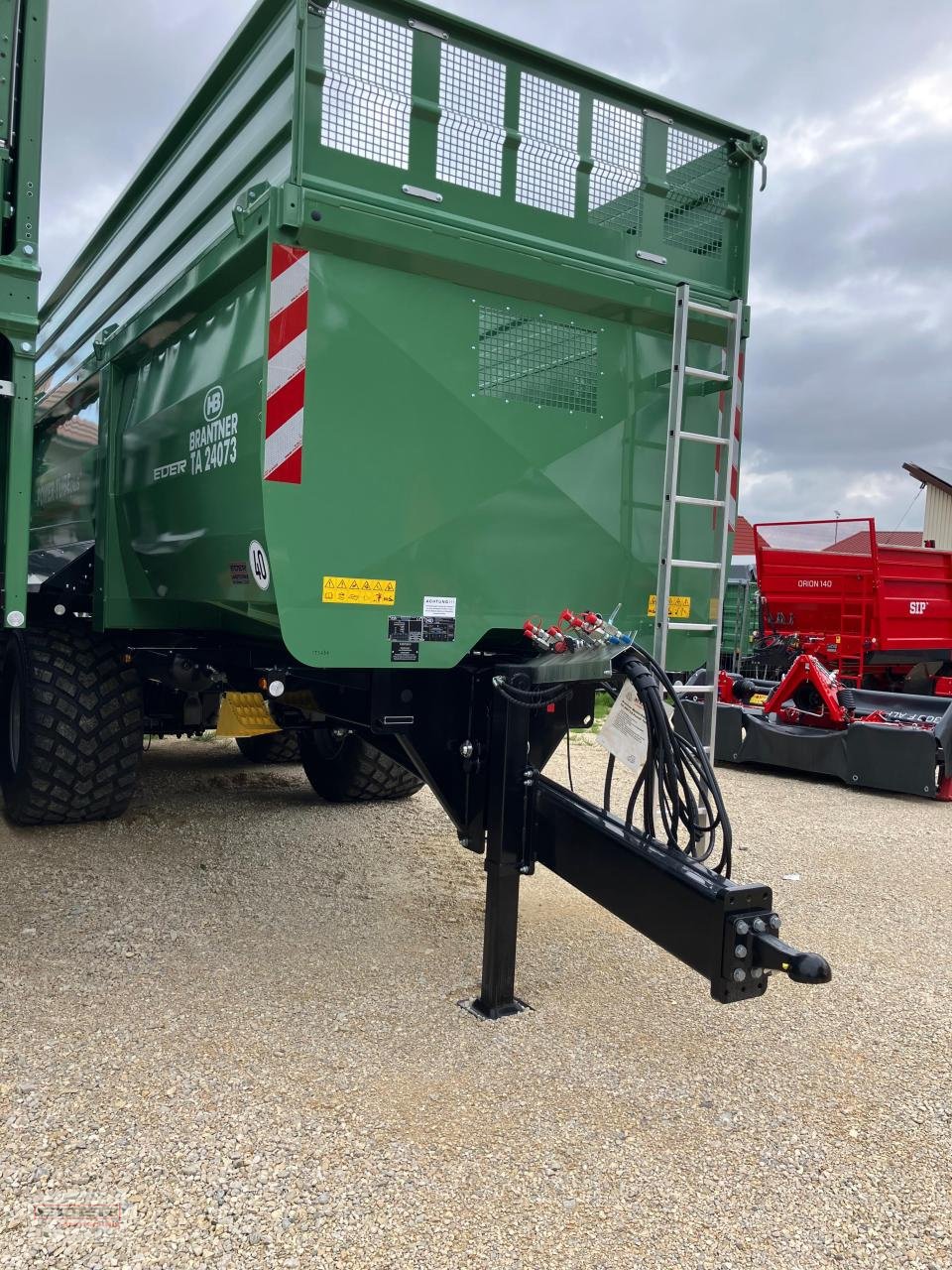 Muldenkipper des Typs Brantner TA 24073/2 Power-Tube +, Neumaschine in Luizhausen-Lonsee (Bild 2)