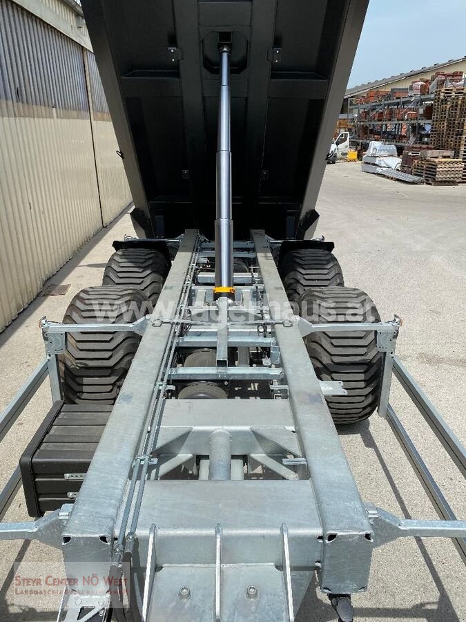 Muldenkipper des Typs CYNKOMET T-4, Neumaschine in Purgstall (Bild 10)