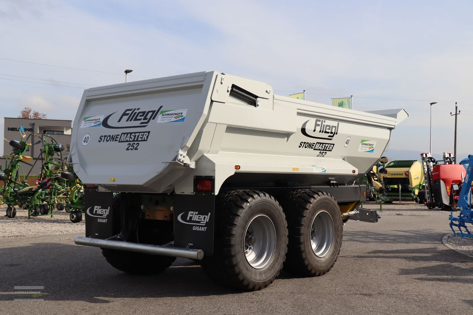 Muldenkipper of the type Fliegl Stone-Master 252 Pro, Neumaschine in Gampern (Picture 3)