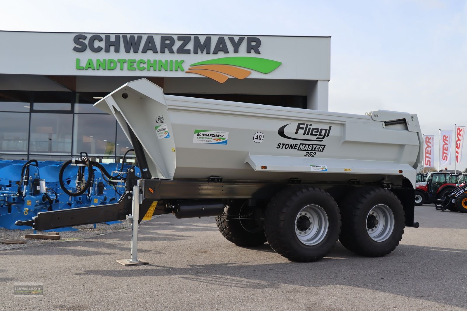 Muldenkipper des Typs Fliegl Stone-Master 252 Pro, Mietmaschine in Gampern (Bild 1)