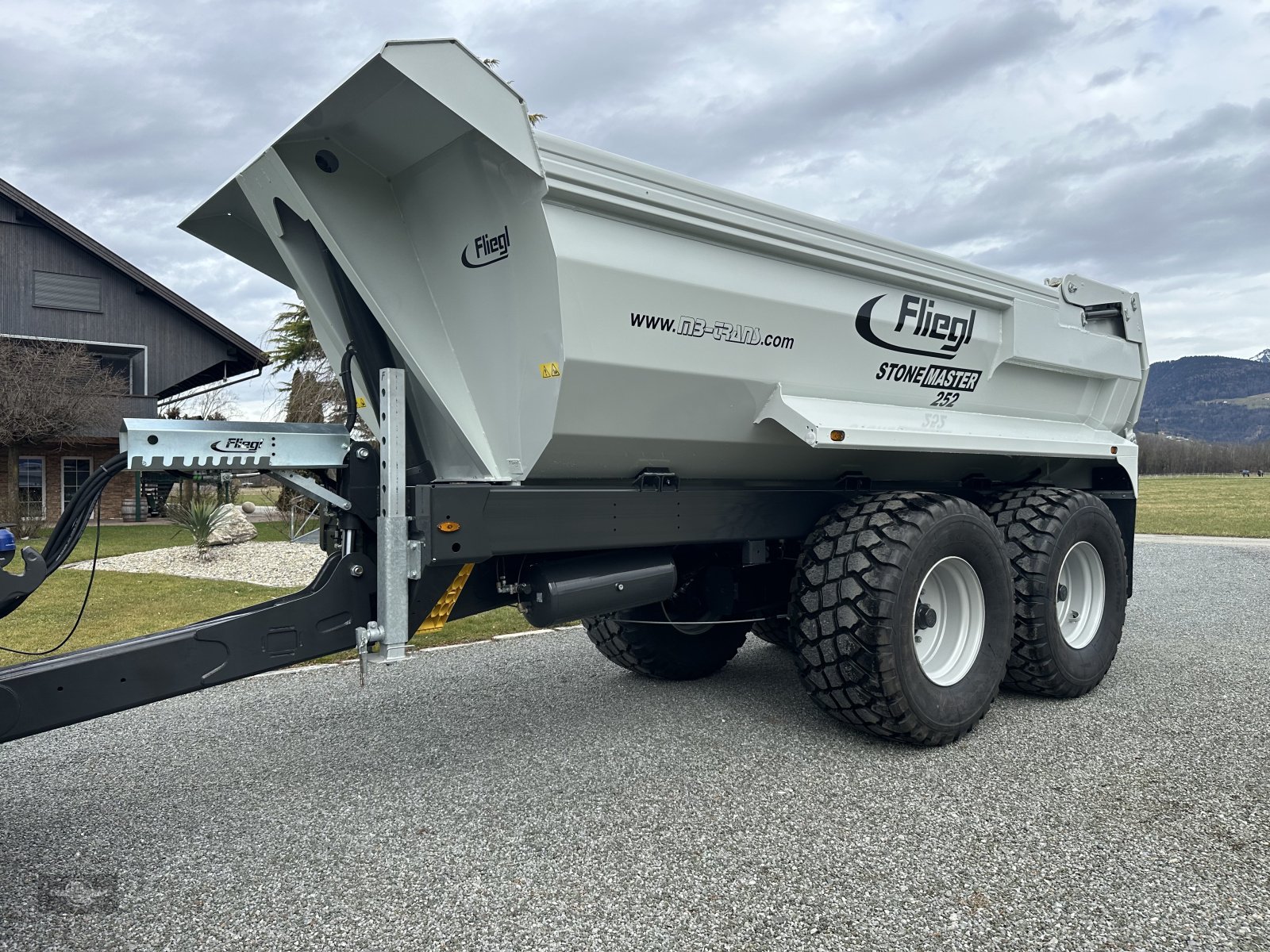 Muldenkipper des Typs Fliegl Stone Master 252 Profi NEU ! Verfügbar, Neumaschine in Rankweil (Bild 1)