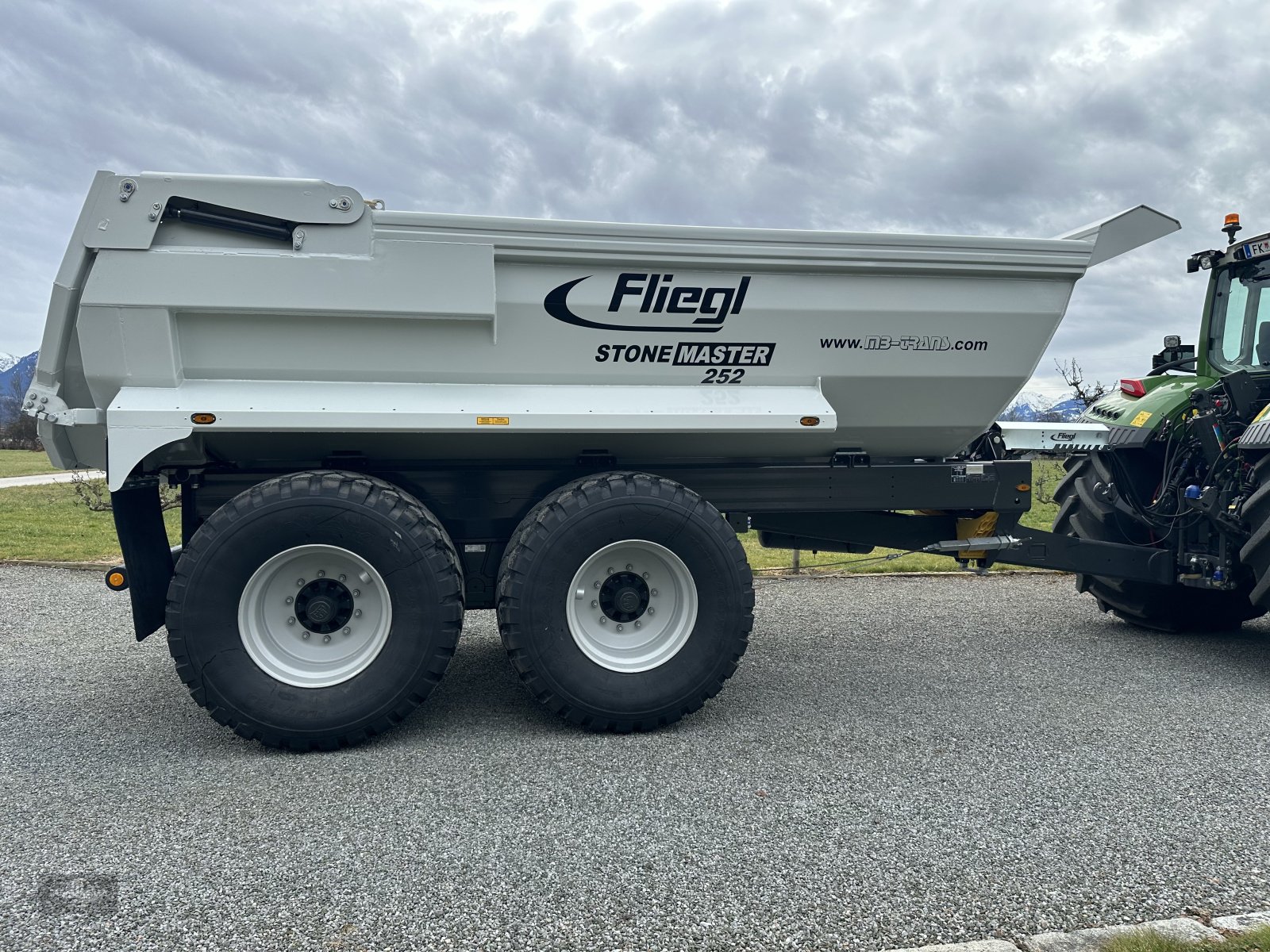 Muldenkipper des Typs Fliegl Stone Master 252 Profi NEU ! Verfügbar, Neumaschine in Rankweil (Bild 13)