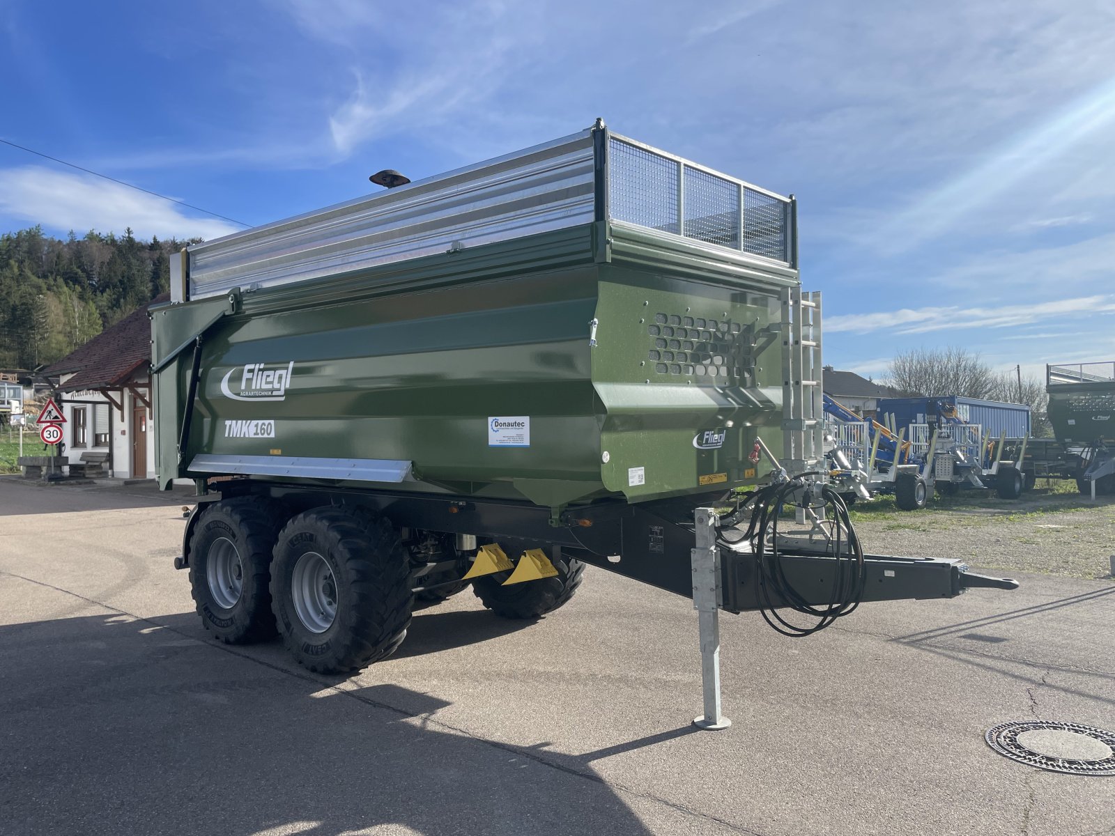 Muldenkipper of the type Fliegl TMK 160 FOX, Neumaschine in Rennertshofen (Picture 1)