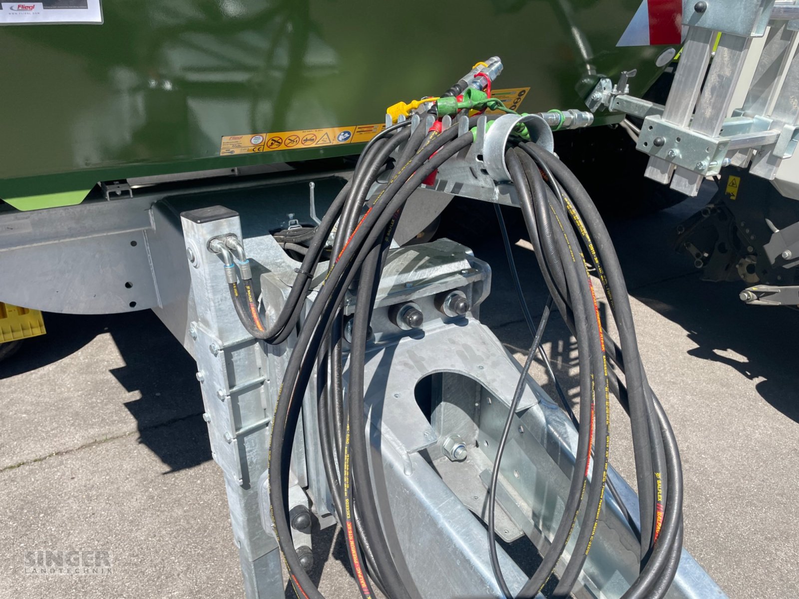 Muldenkipper des Typs Fliegl TMK 190 FOX, Neumaschine in Ebenhofen (Bild 2)