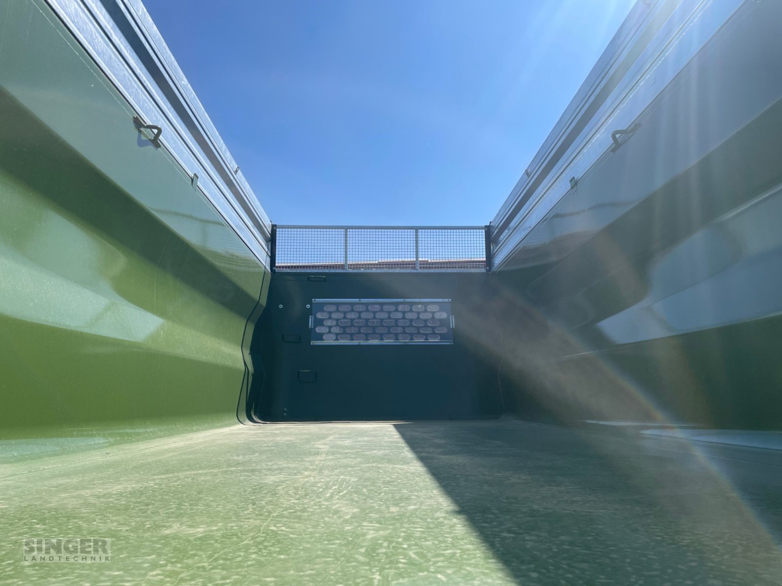 Muldenkipper des Typs Fliegl TMK 190 FOX, Neumaschine in Ebenhofen (Bild 6)