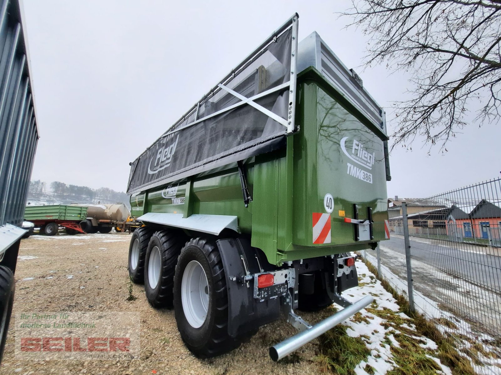 Muldenkipper des Typs Fliegl TMK 386 FOX PROFI 45m³ + Top Lift Light, Neumaschine in Burghaslach (Bild 4)