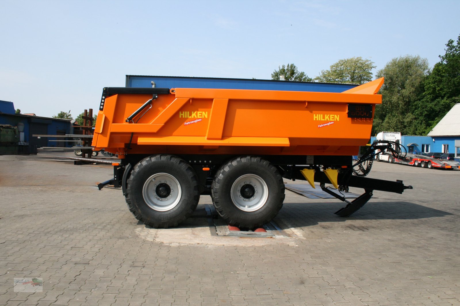 Muldenkipper des Typs Hilken Baumulde, Bauanhänger, BM5000 Hardox500 TUF, 650/55R26,5, Neumaschine in Vorwerk (Bild 3)