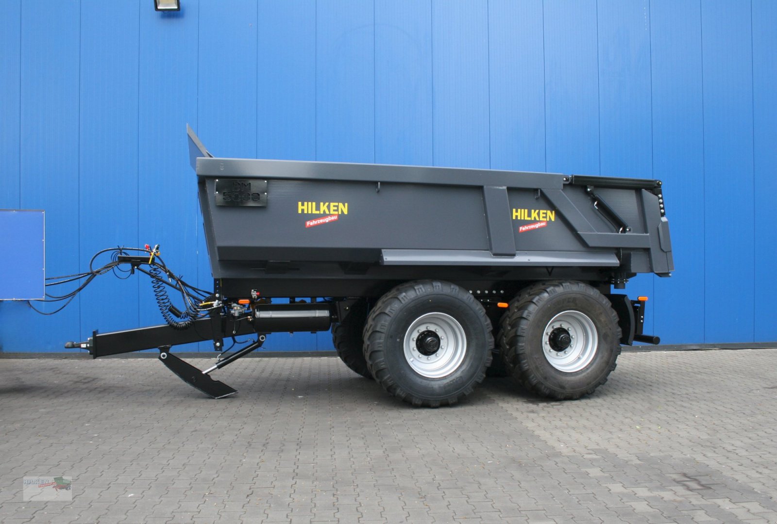 Muldenkipper van het type Hilken Baumulde, Bauanhänger, BM5000 Hardox500 TUF, 650/55R26,5, Neumaschine in Vorwerk (Foto 1)