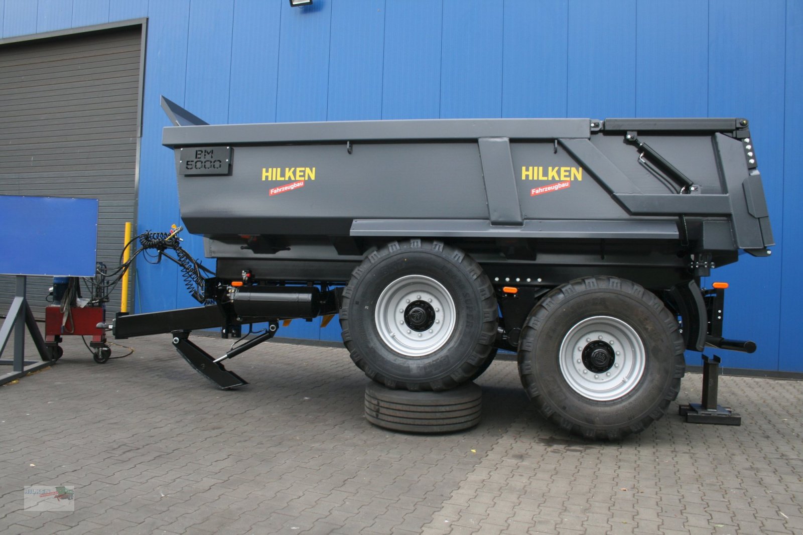 Muldenkipper van het type Hilken Baumulde, Bauanhänger, BM5000 Hardox500 TUF, 650/55R26,5, Neumaschine in Vorwerk (Foto 4)