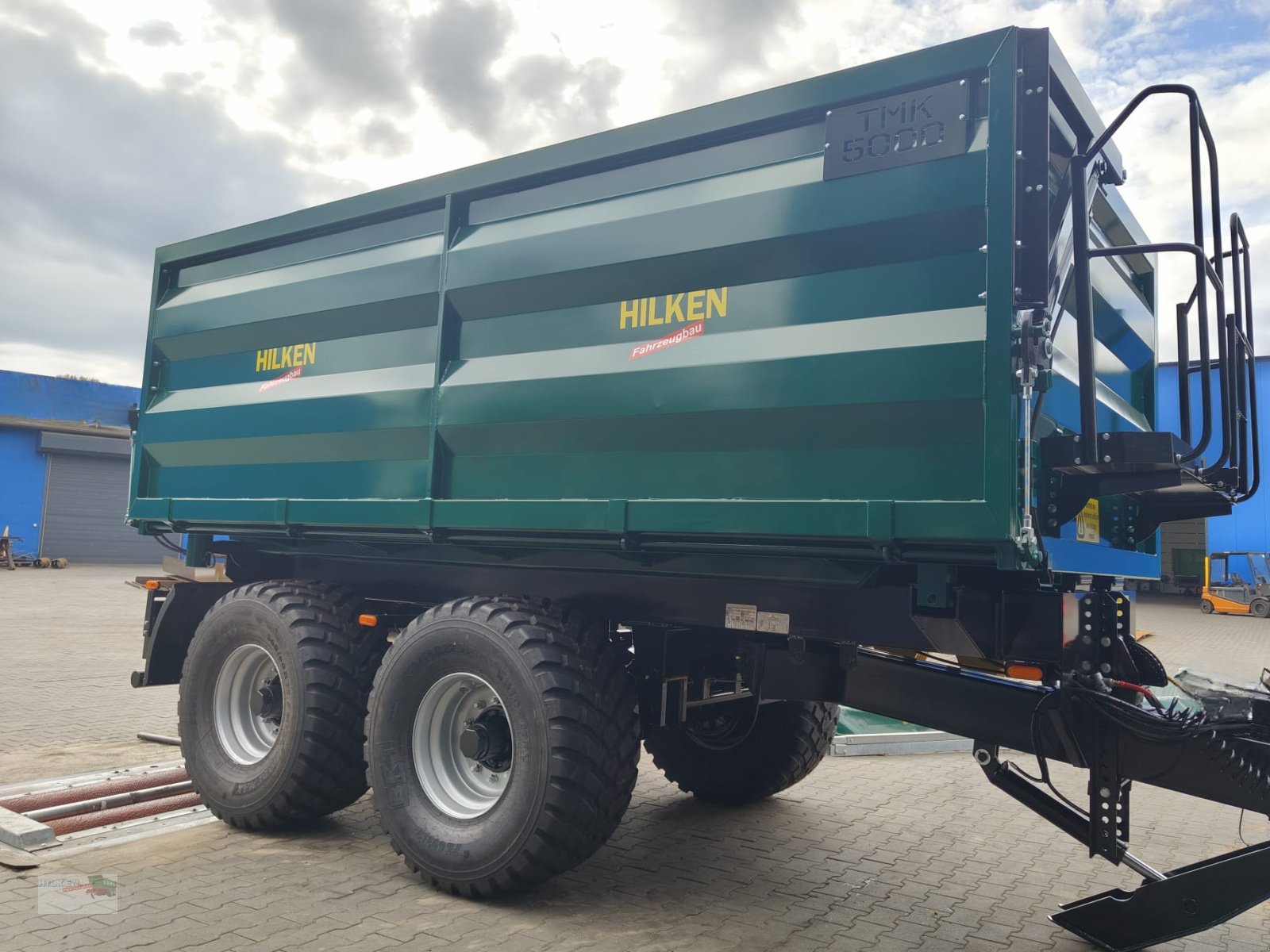 Muldenkipper del tipo Hilken Tandem-Muldenkipper, TMK5000, hydr. Seitenklappe, Ber. 560/60R22,5, Neumaschine In Vorwerk (Immagine 3)