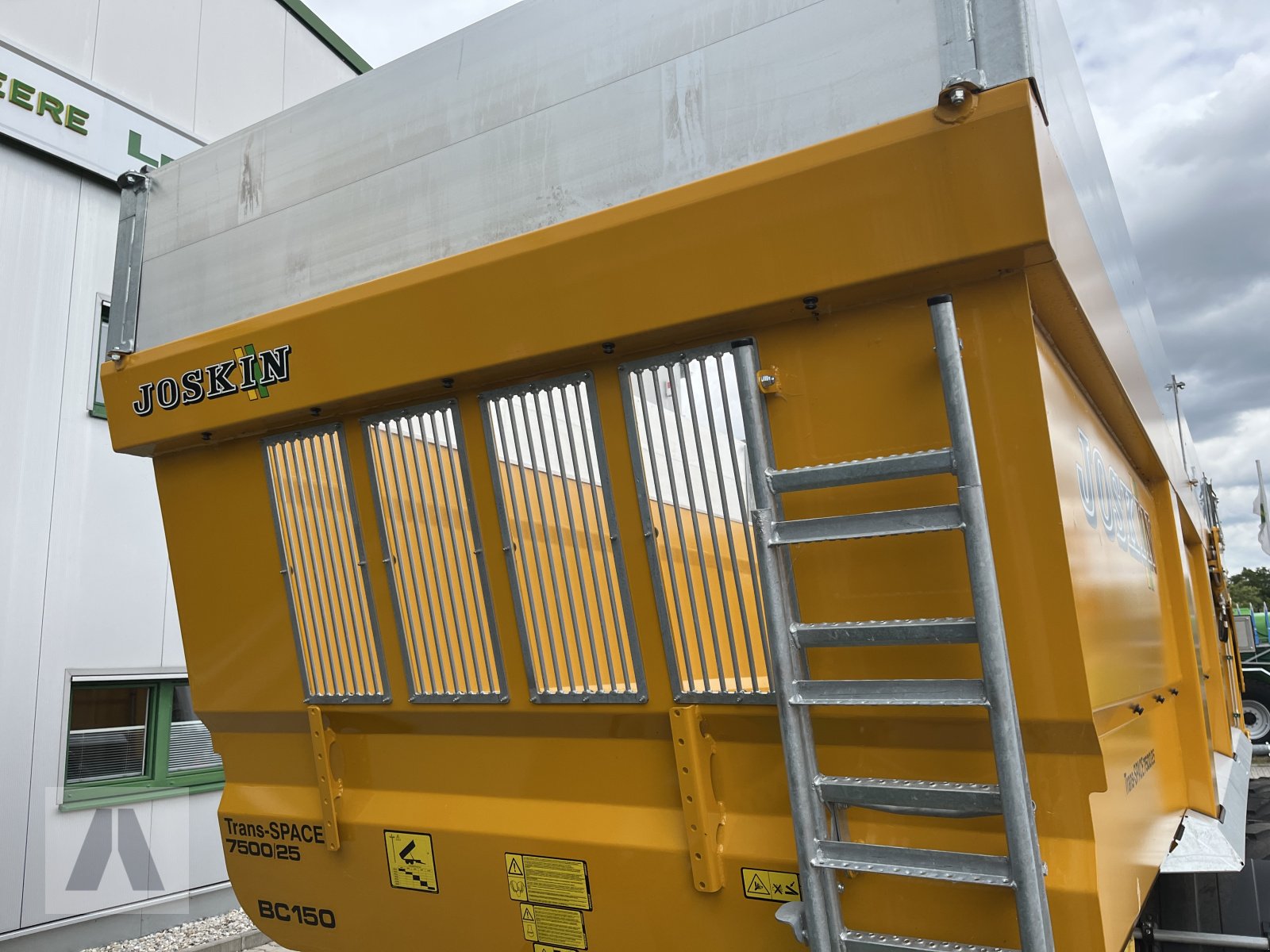 Muldenkipper of the type Joskin Trans-Space 7500, Neumaschine in Tettenweis I Karpfham (Picture 7)