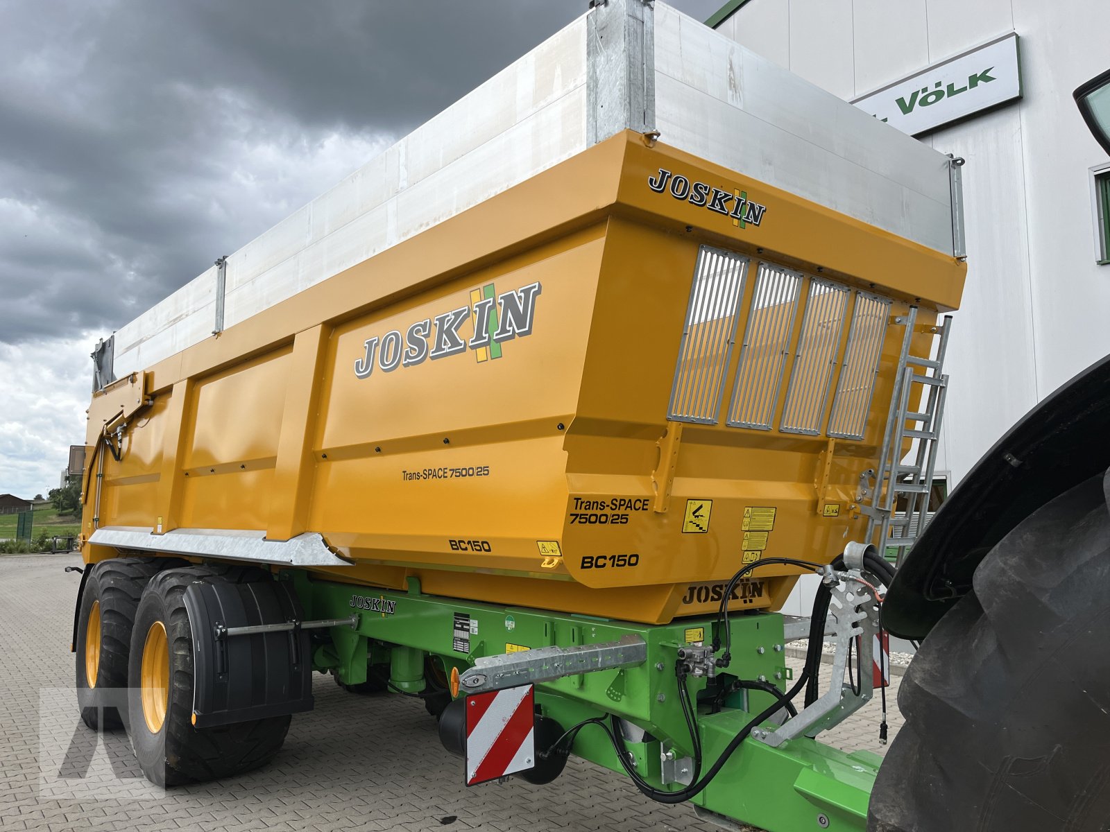 Muldenkipper des Typs Joskin Trans-Space 7500, Neumaschine in Eggenfelden (Bild 1)