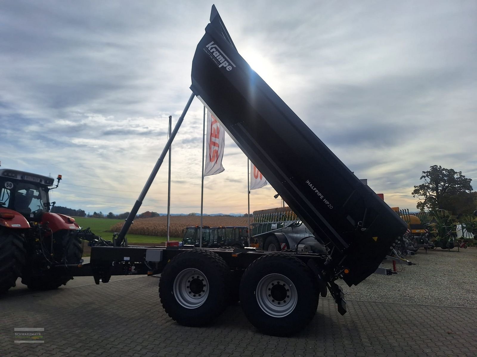 Muldenkipper of the type Krampe Halfpipe HP 20, Neumaschine in Aurolzmünster (Picture 2)